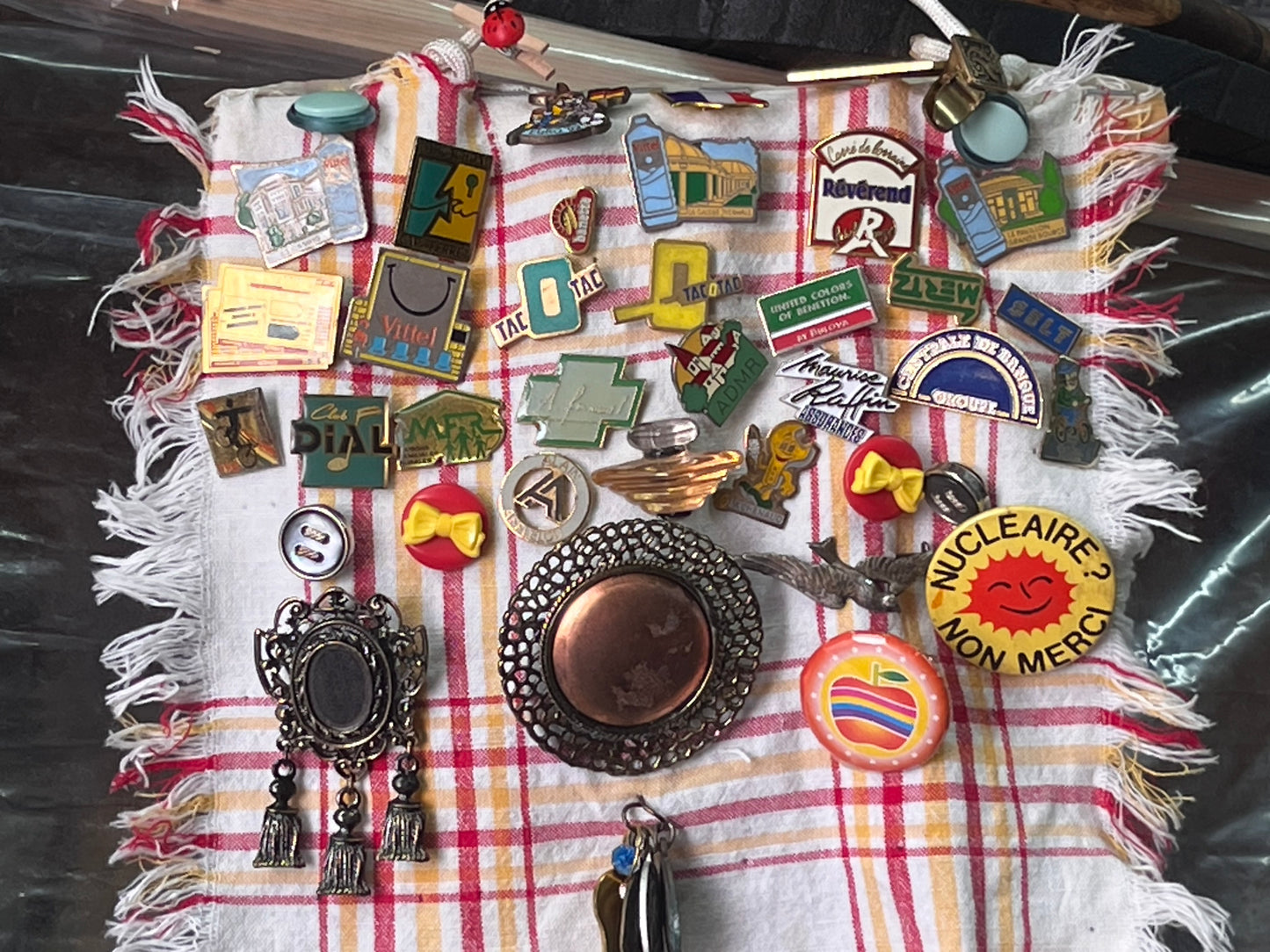 NEW フランス製 ヴィンテージピンズ&バッジ レトロデザインコレクション