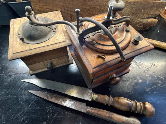 アンティークコーヒーミルの修繕とクリーニング