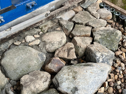 仕事場の前スペースを石畳に