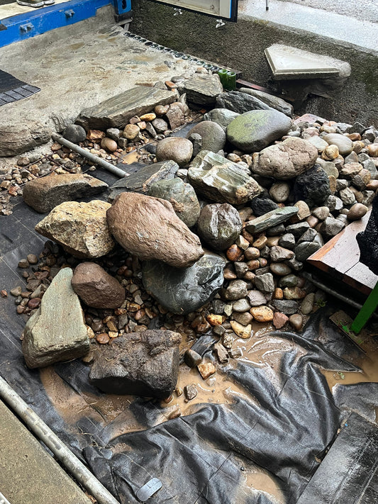 石畳の製作が少し進みました。