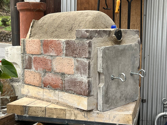 パン焼き釜が完成手前です。