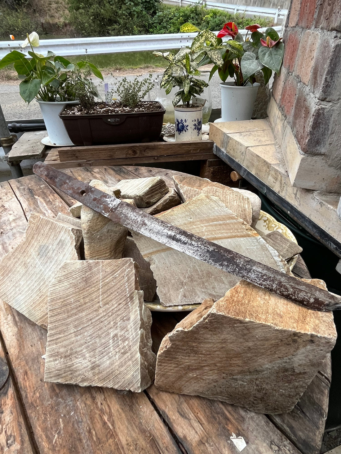 アンティークの刃物類を綺麗に見せる為に