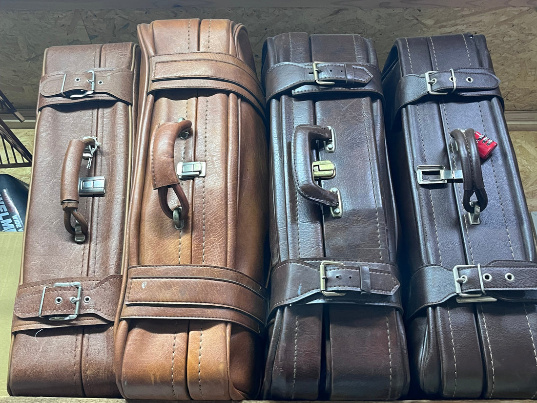 革のスーツケースがいっぱい