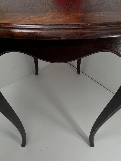 曲線が素敵な猫脚テーブル