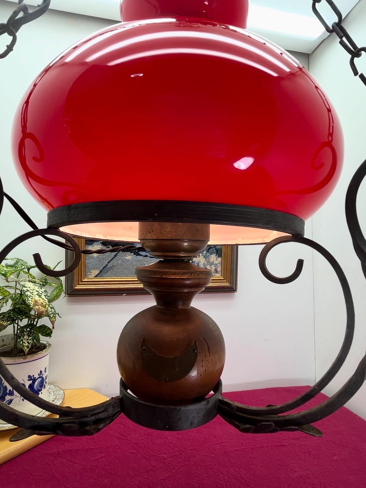 貴重なアンティークレッドガラス　アイアンウッド装飾 ペンダントライト