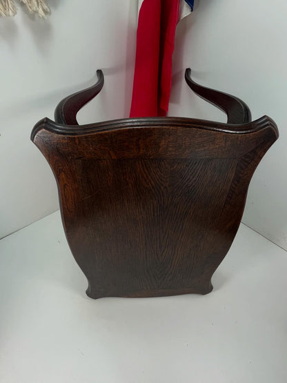 曲線が素敵な猫脚テーブル