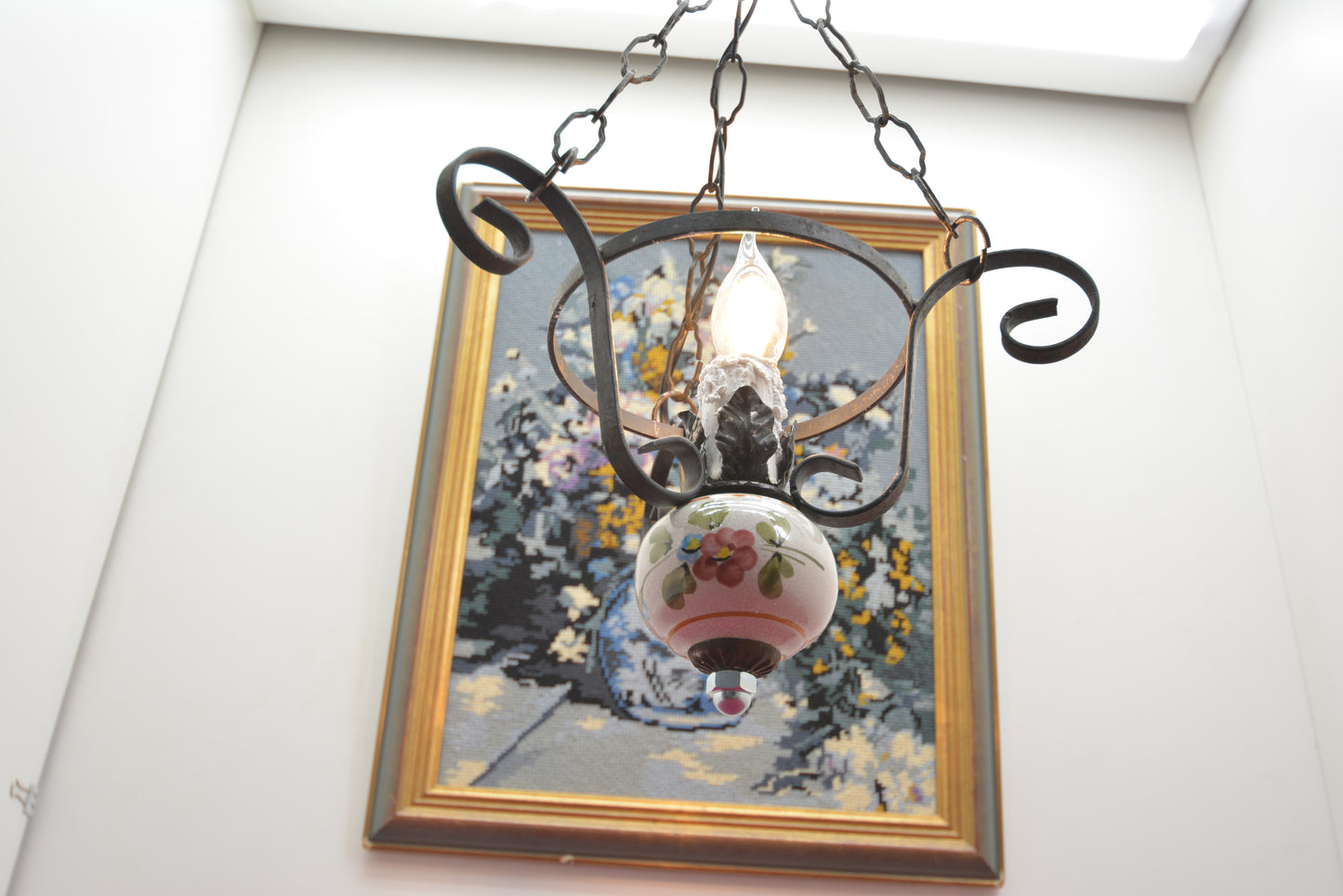 アンティーク花模様陶器 & 蝋燭型ソケット 吊り下げアイアンランプ