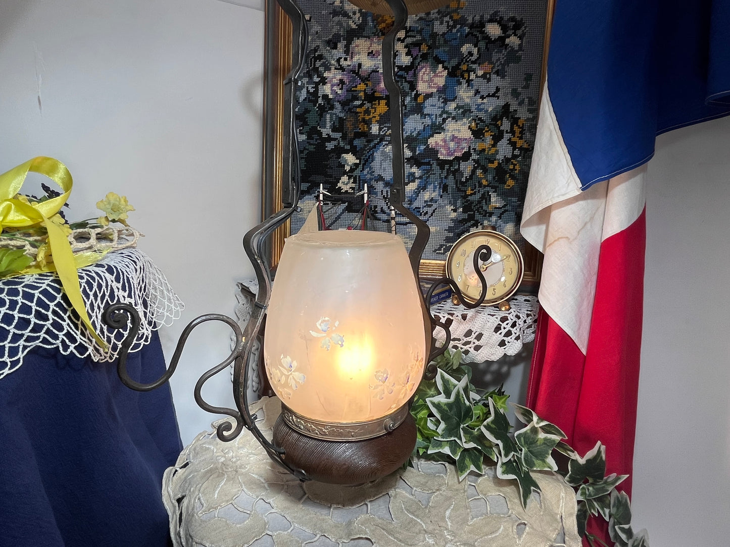 ヴィンテージ　吊り下げフラワー模様ランプ