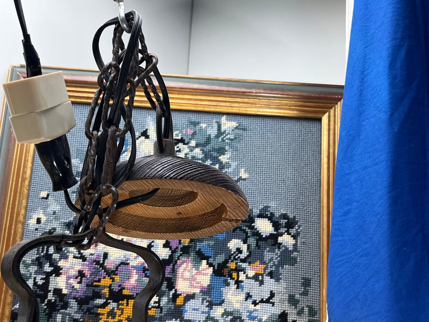 ヴィンテージ　吊り下げフラワー模様ランプ