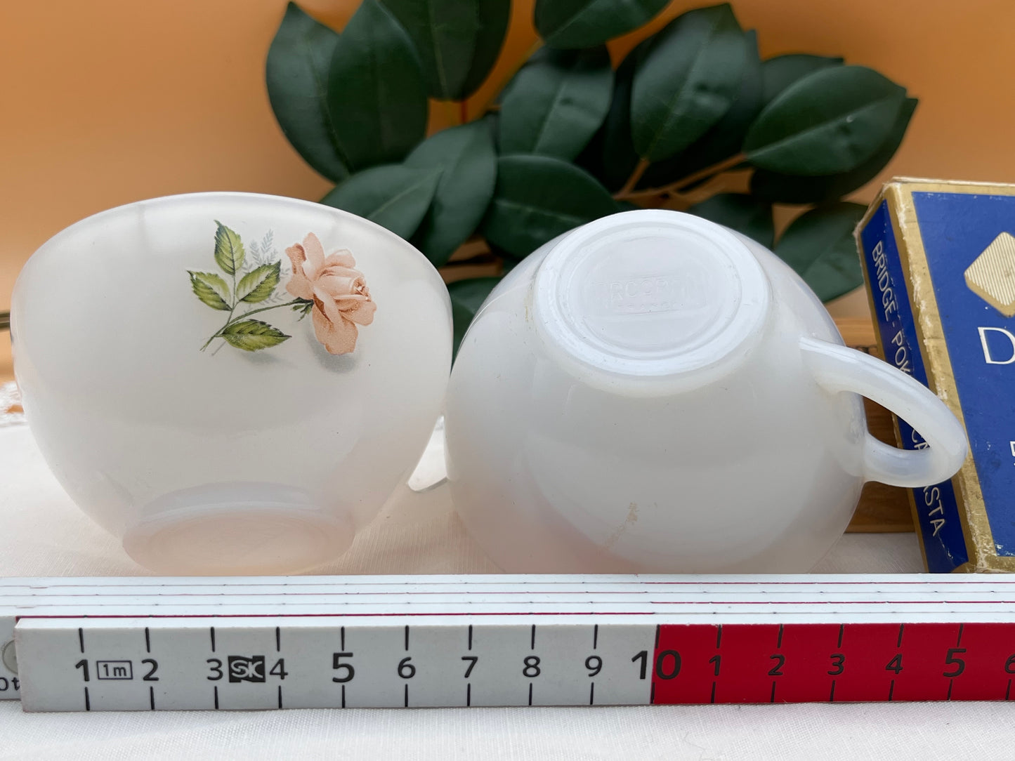 Arcopal France社製　ローズ柄ヴィンテージミルクガラスカップ 2個セット