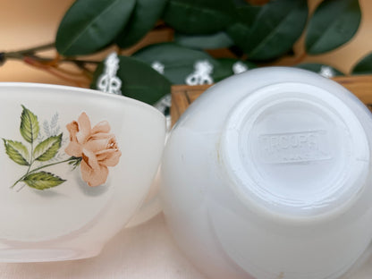 Arcopal France社製　ローズ柄ヴィンテージミルクガラスカップ 2個セット