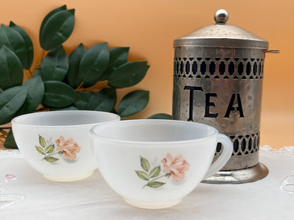 Arcopal France社製　ローズ柄ヴィンテージミルクガラスカップ 2個セット