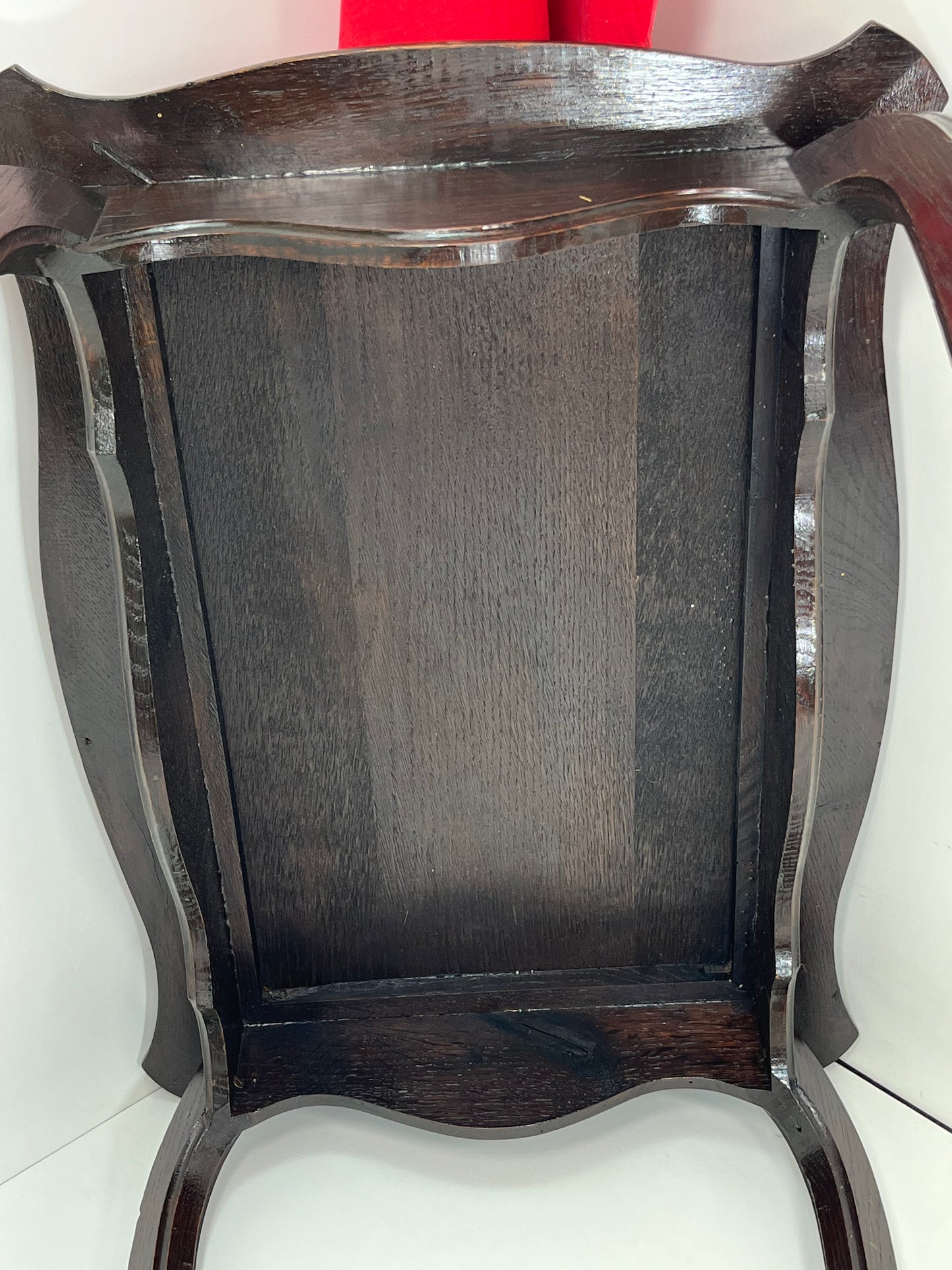 曲線が素敵な猫脚テーブル