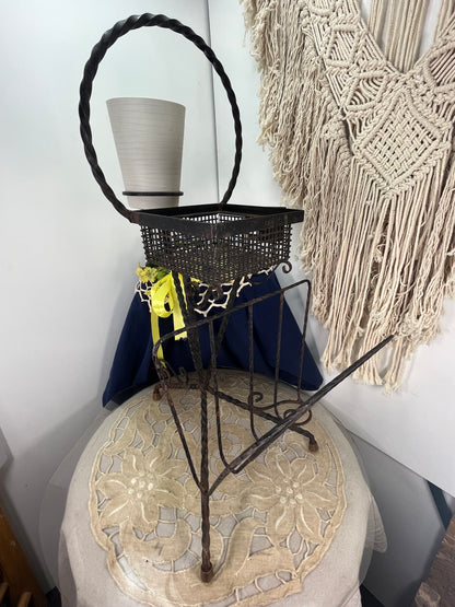 アイアン製マガジンラック＆プランタースタンド付き（2段式）