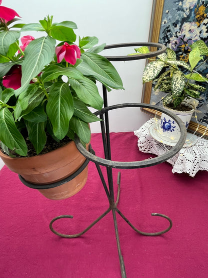 ヨーロピアン三段アイアン製プランタースタンド