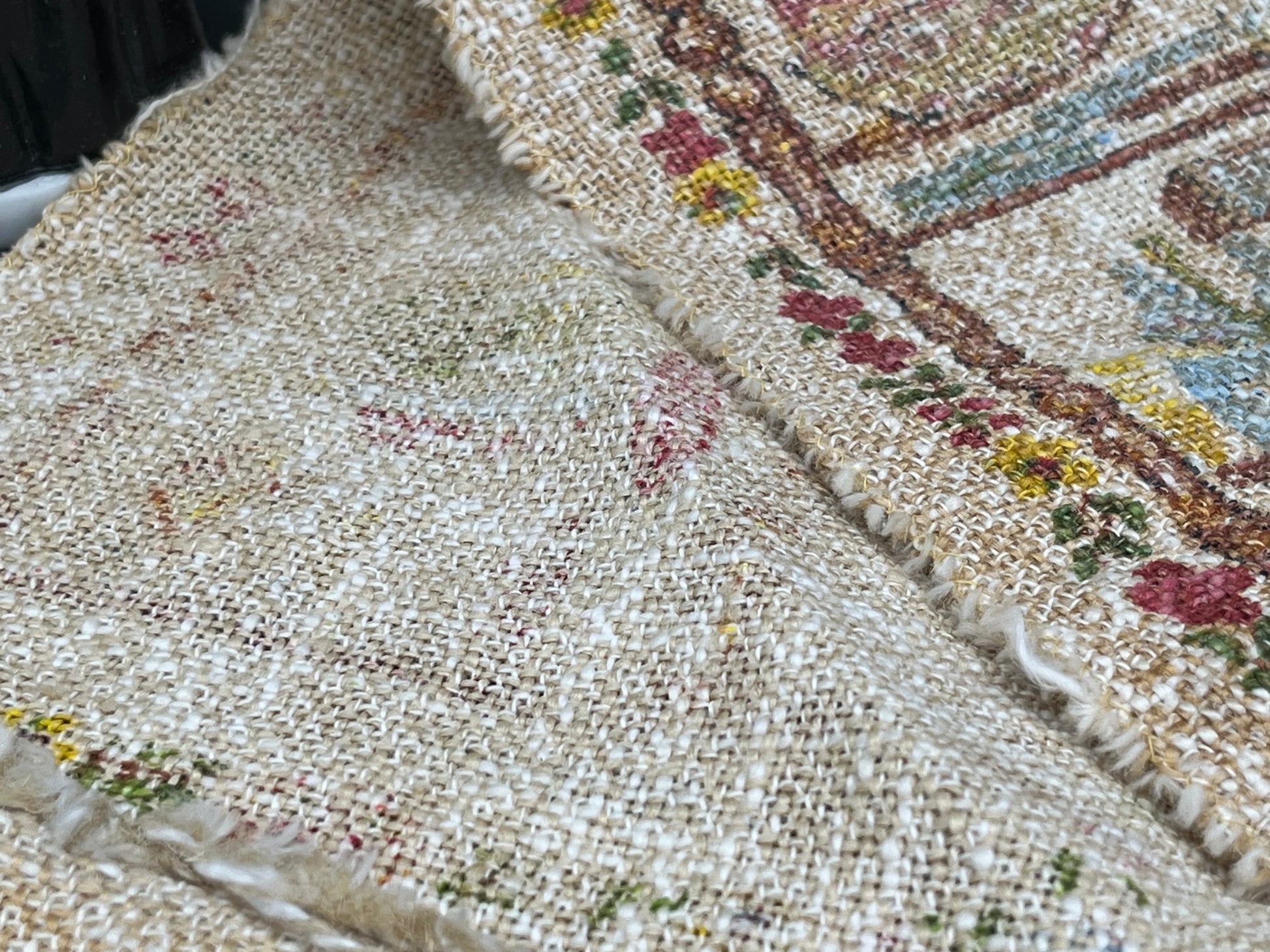 クロスステッチ刺繍入り手織りファブリック