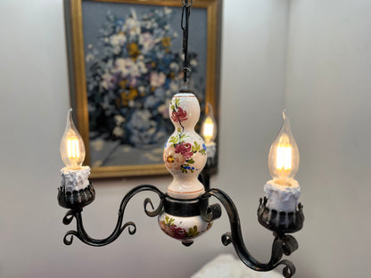 アンティーク花模様陶器 & 蝋燭型ソケット 吊り下げアイアンランプ３灯