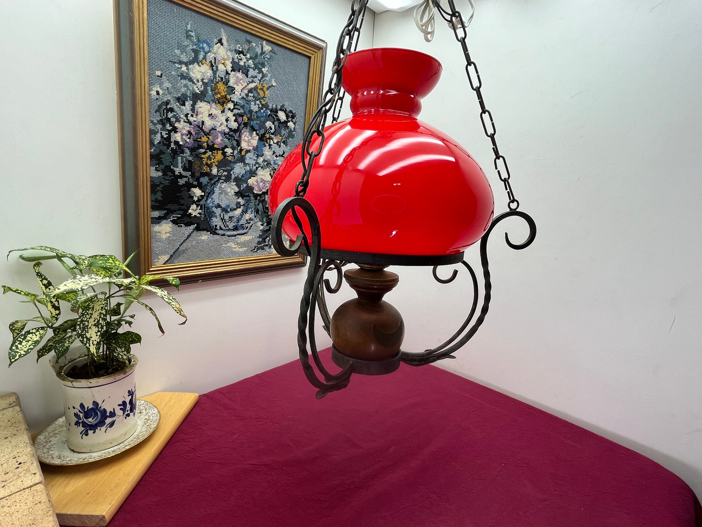 貴重なアンティークレッドガラス　アイアンウッド装飾 ペンダントライト