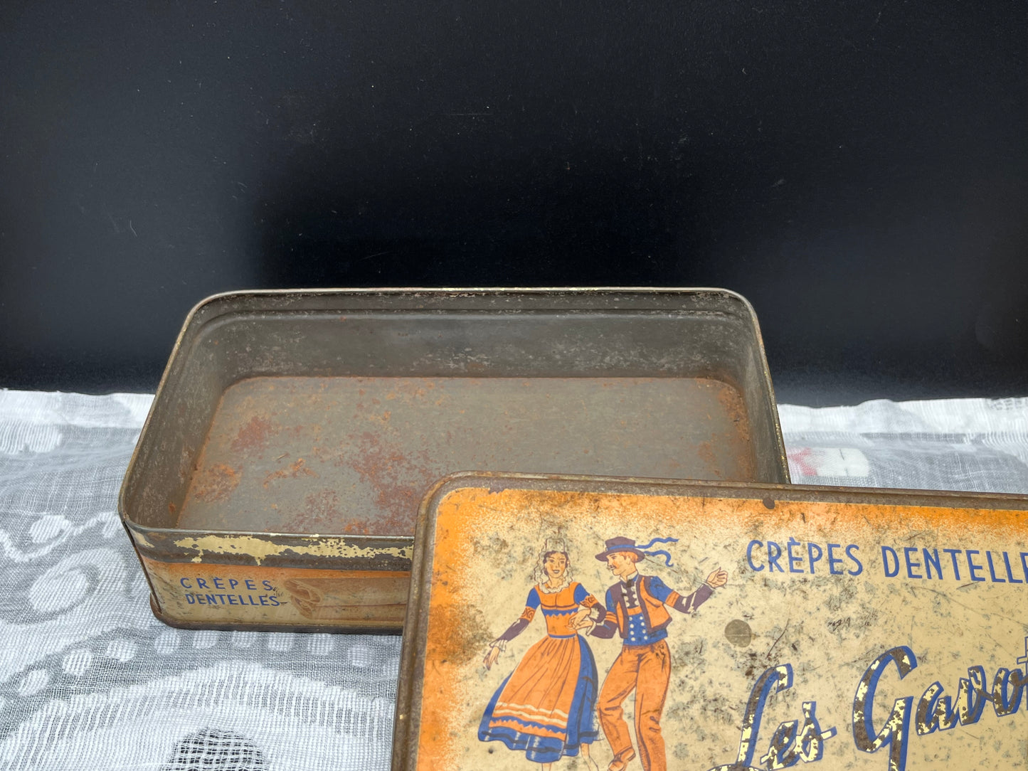 NEW フランス製《Les Gavottes / レ・ガヴォット》ヴィンテージ菓子缶