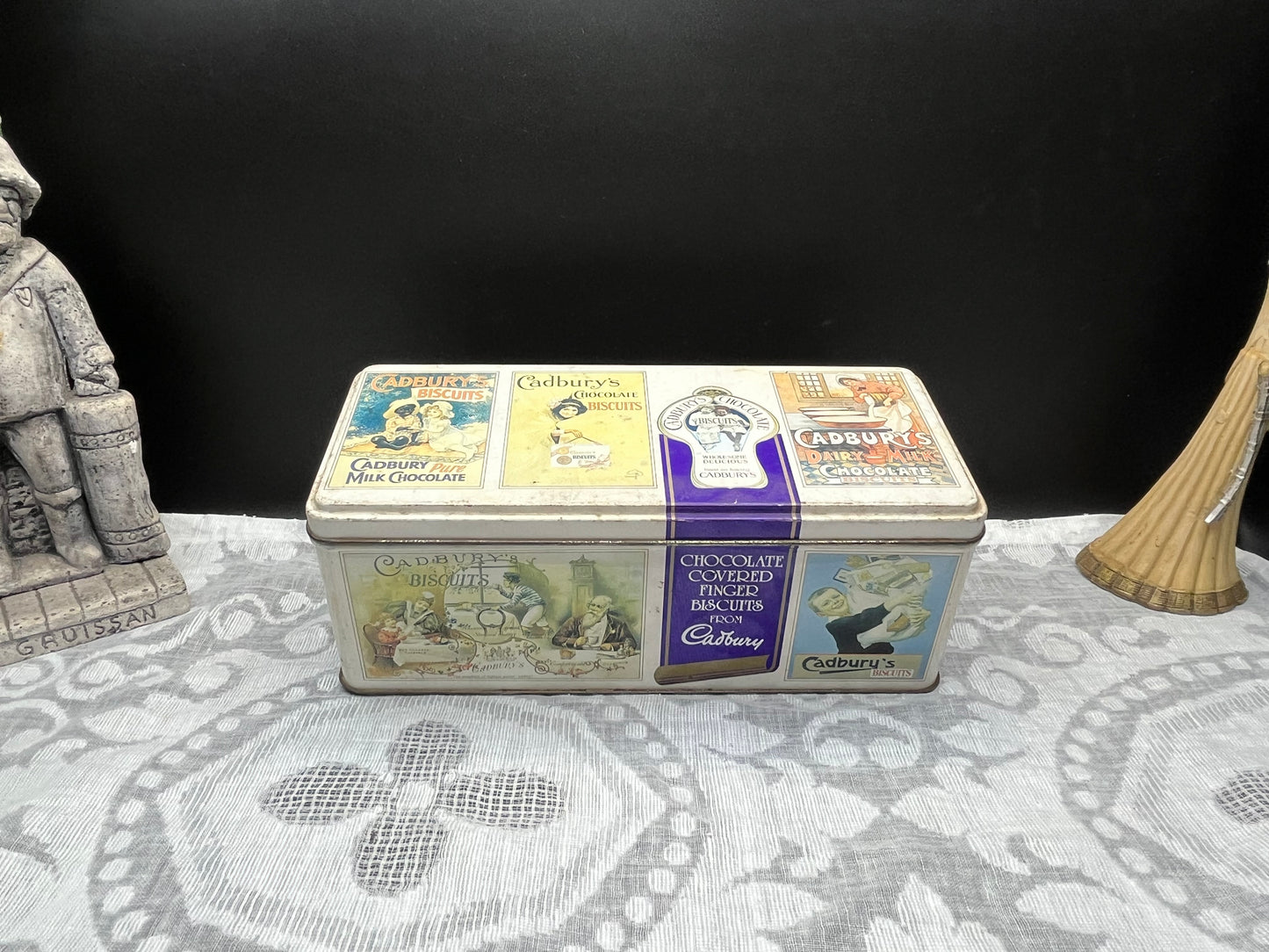 NEW 英国ヴィンテージCadbury’s ビスケット缶　レトロ広告デザイン