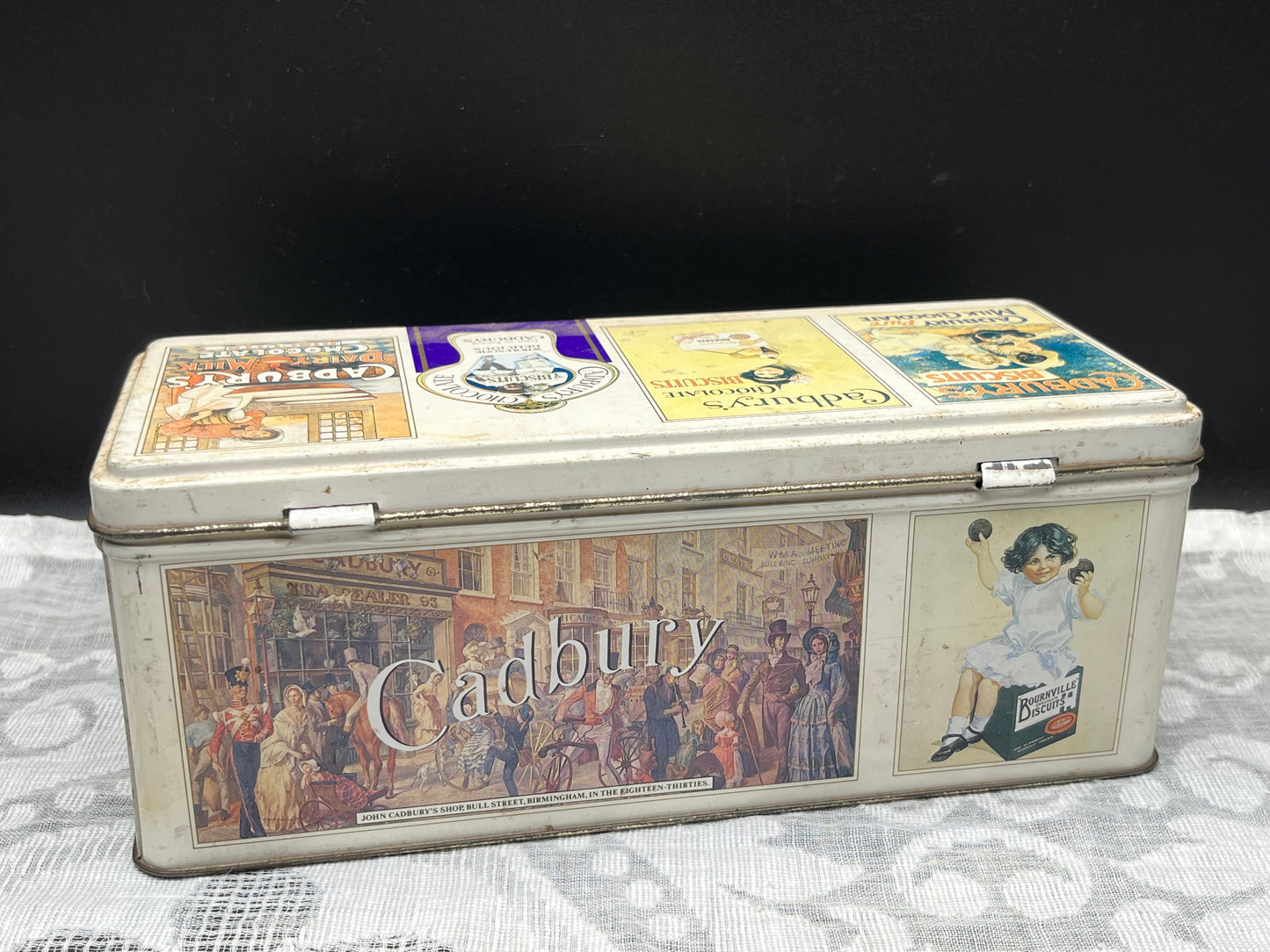NEW 英国ヴィンテージCadbury’s ビスケット缶　レトロ広告デザイン