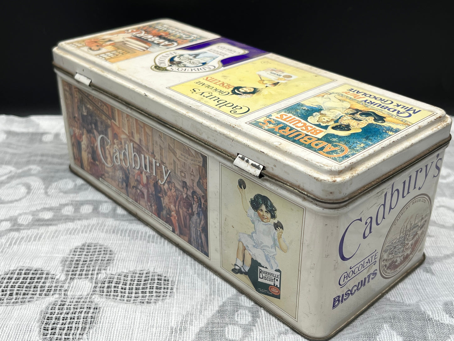 NEW 英国ヴィンテージCadbury’s ビスケット缶　レトロ広告デザイン