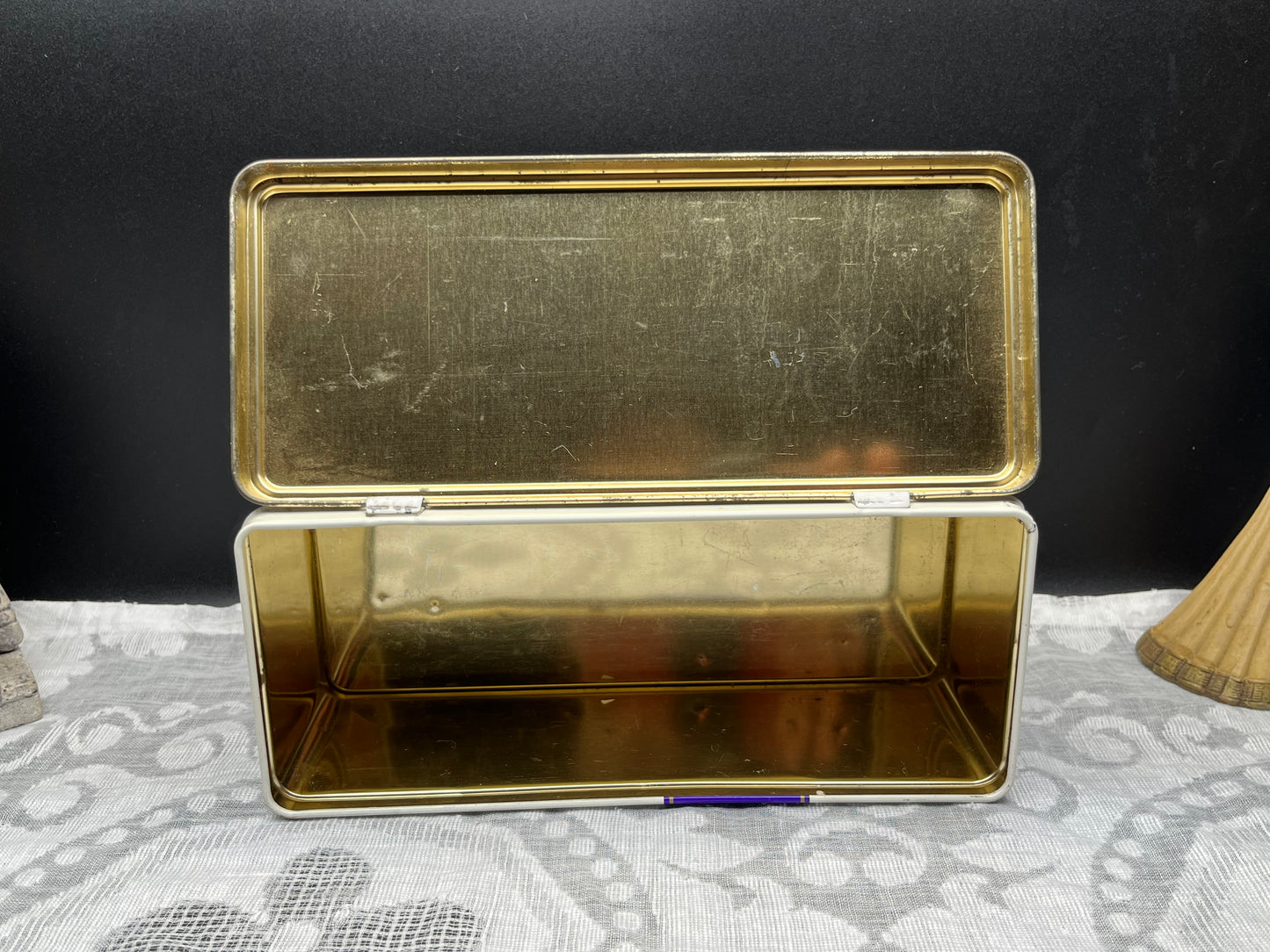 NEW 英国ヴィンテージCadbury’s ビスケット缶　レトロ広告デザイン