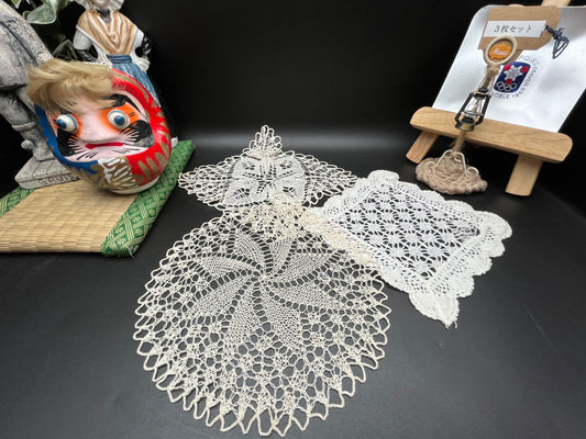 NEWアンティーク手編みクロッシェスクエアレースドイリー 3枚セット