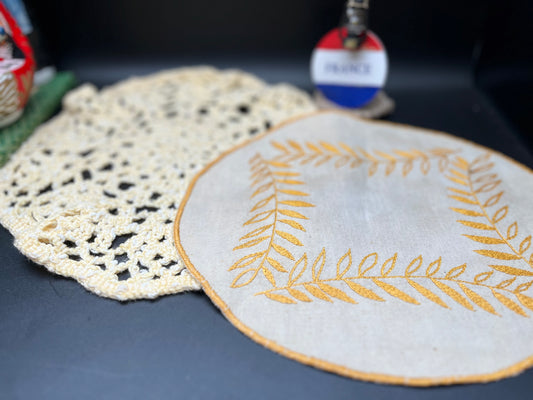 NEW フランスアンティーク かぎ針編みレース & 手刺繍リネンマット 2枚セット