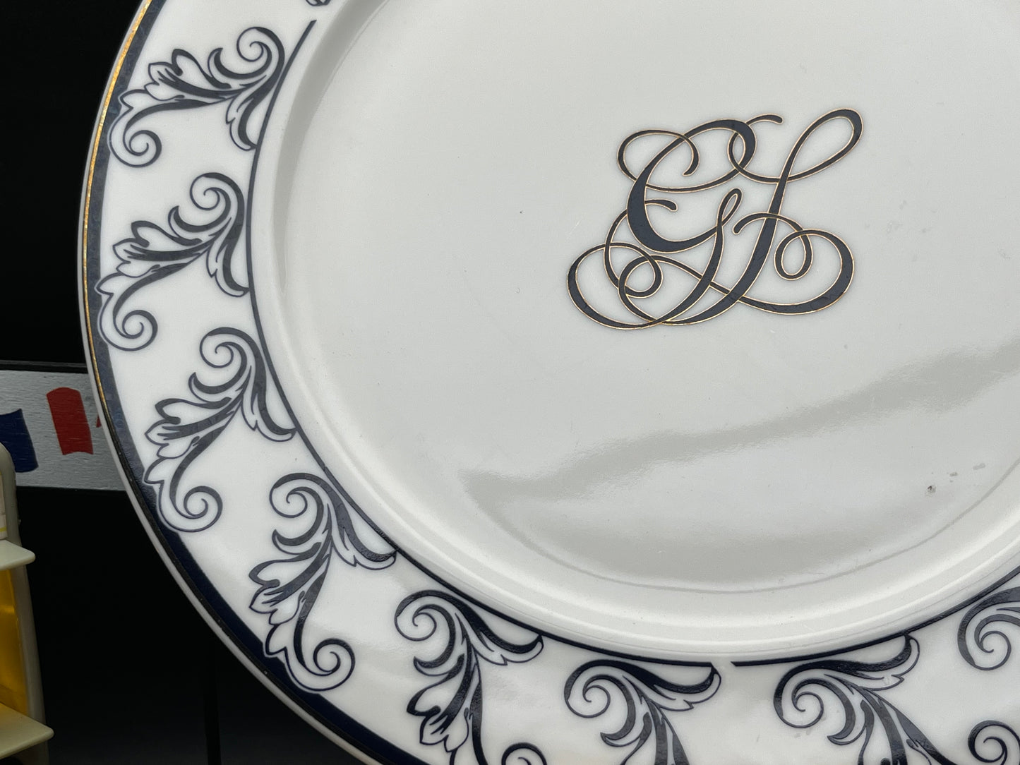 NEW フランス製　Guy Laroche Paris モノグラム プレート3枚セット
