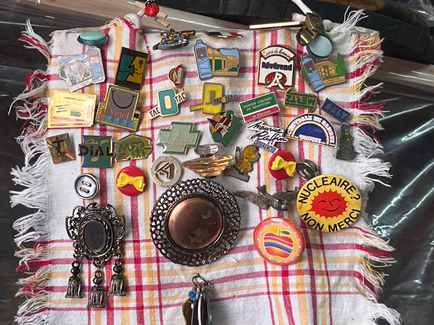 NEW フランス製 ヴィンテージピンズ＆バッジ レトロデザインコレクション