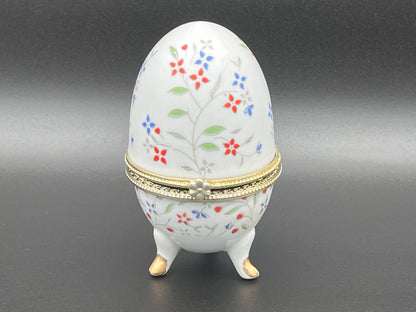 NEW フラワーモチーフのアンティーク調 エッグ型ポーセリン小物入れ（脚付き）