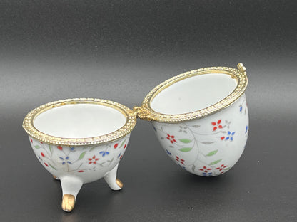 NEW フラワーモチーフのアンティーク調 エッグ型ポーセリン小物入れ（脚付き）