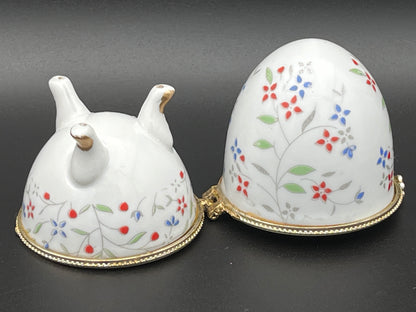 NEW フラワーモチーフのアンティーク調 エッグ型ポーセリン小物入れ（脚付き）